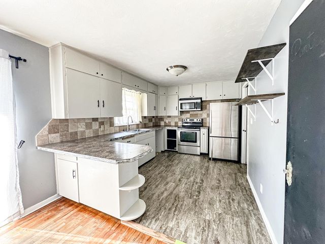 854 Lewis Ave, Salina, KS 67401