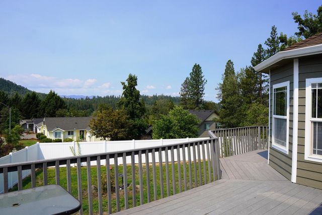 212 Wagon Wheel Drive, Grants Pass, OR 97527