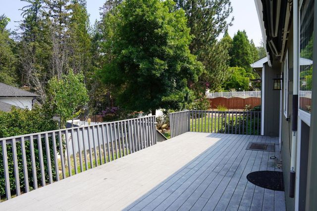 212 Wagon Wheel Drive, Grants Pass, OR 97527