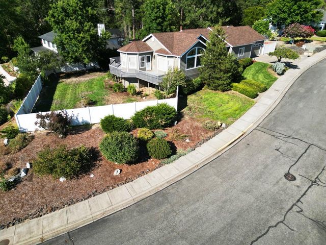 212 Wagon Wheel Drive, Grants Pass, OR 97527