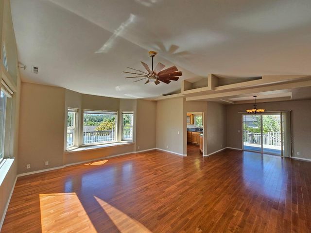 212 Wagon Wheel Drive, Grants Pass, OR 97527