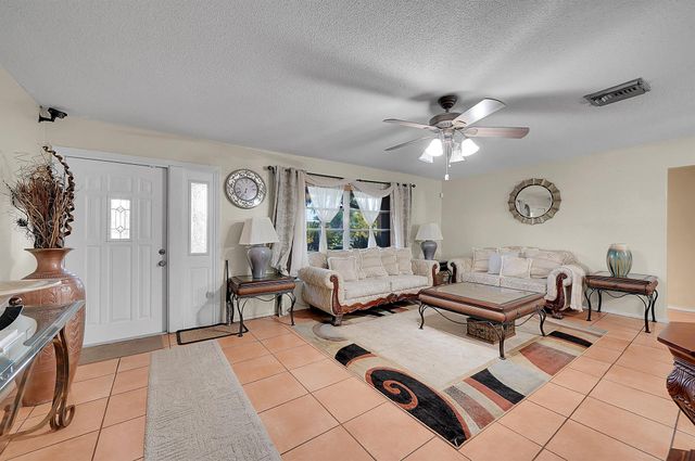 5303 NW 50th Avenue, Tamarac, FL 33319