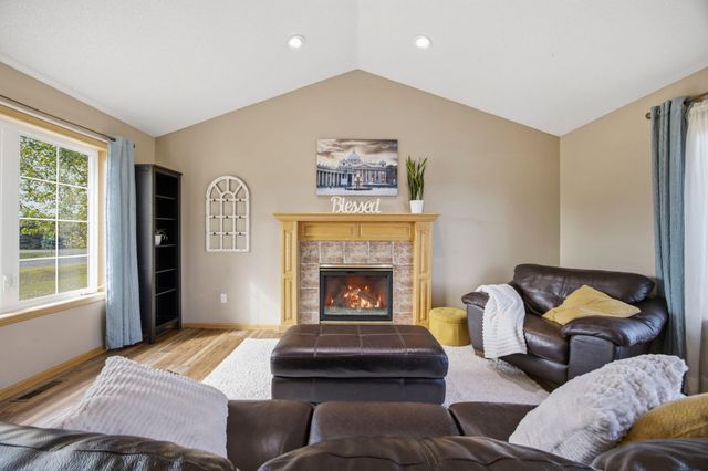4463 194th Avenue NE, East Bethel, MN 55092
