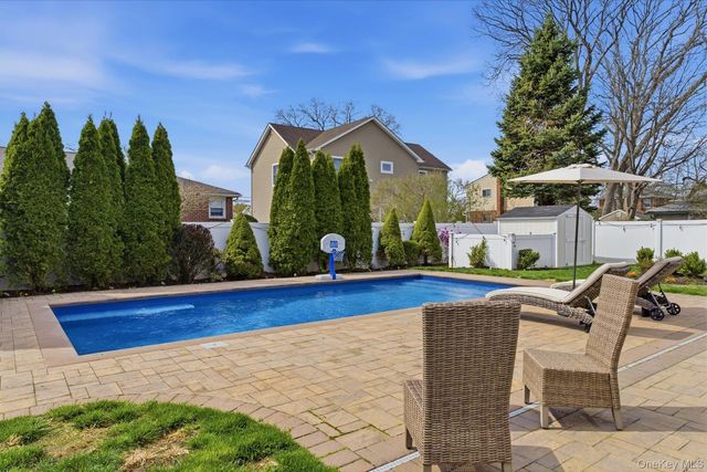192 N Chestnut Street, Massapequa, NY 11758