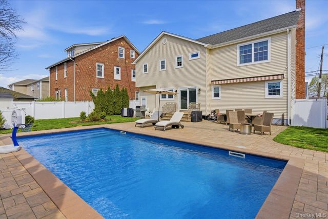 192 N Chestnut Street, Massapequa, NY 11758