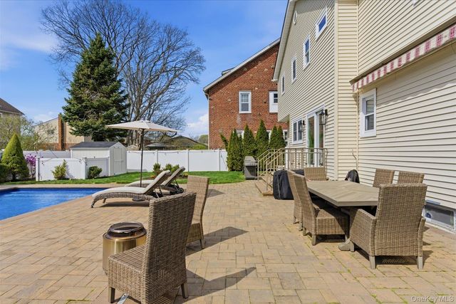 192 N Chestnut Street, Massapequa, NY 11758