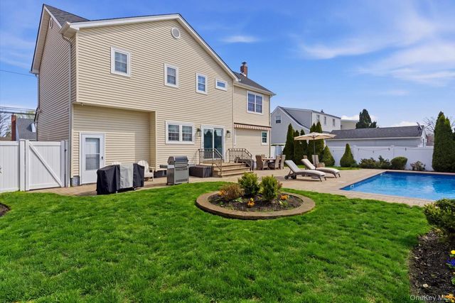 192 N Chestnut Street, Massapequa, NY 11758