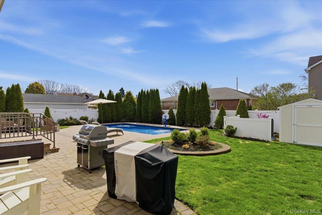 192 N Chestnut Street, Massapequa, NY 11758