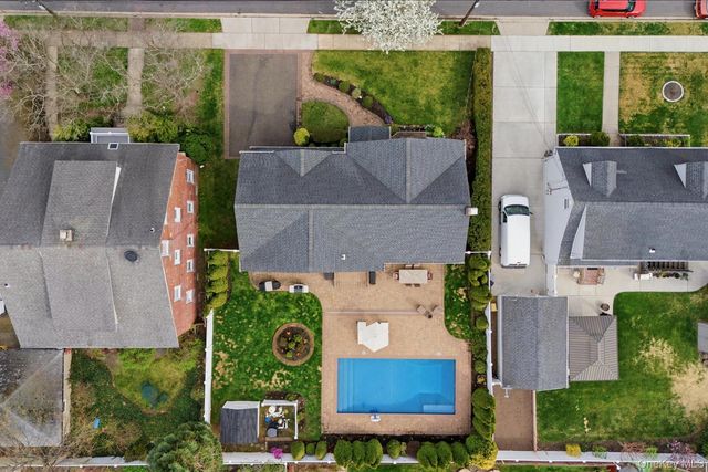 192 N Chestnut Street, Massapequa, NY 11758