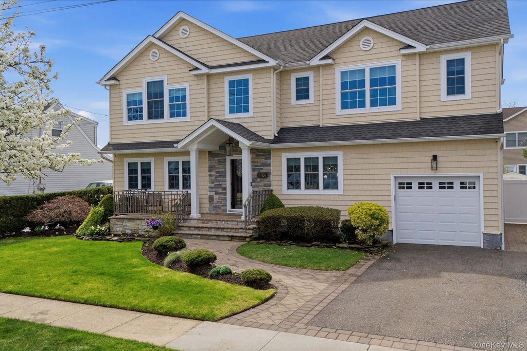 192 N Chestnut Street, Massapequa, NY 11758