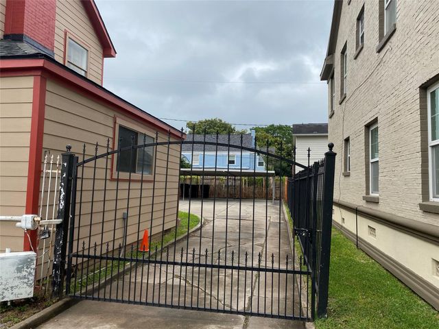 3225 Charleston Street, Houston, TX 77021
