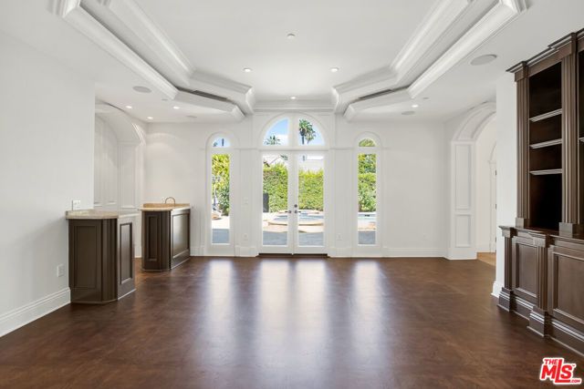 520 N Palm Drive, Beverly Hills, CA 90210