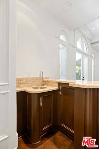 520 N Palm Drive, Beverly Hills, CA 90210