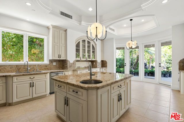 520 N Palm Drive, Beverly Hills, CA 90210
