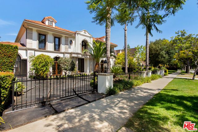 520 N Palm Drive, Beverly Hills, CA 90210