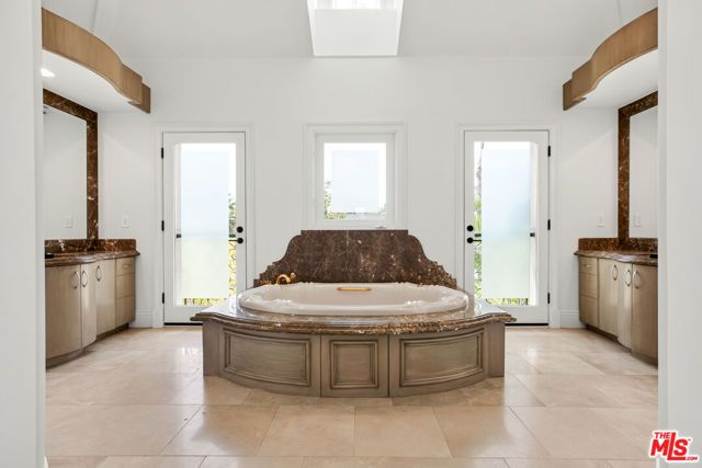 520 N Palm Drive, Beverly Hills, CA 90210