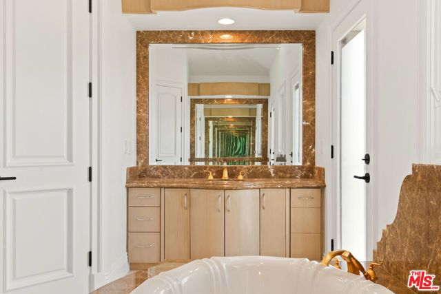520 N Palm Drive, Beverly Hills, CA 90210