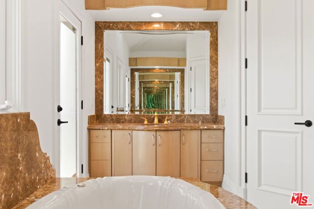 520 N Palm Drive, Beverly Hills, CA 90210