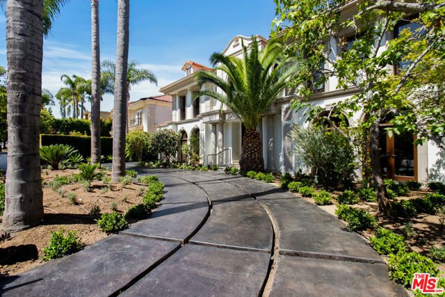 520 N Palm Drive, Beverly Hills, CA 90210
