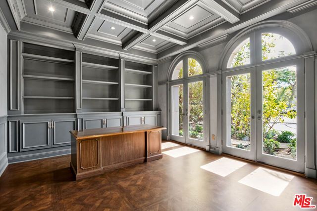 520 N Palm Drive, Beverly Hills, CA 90210