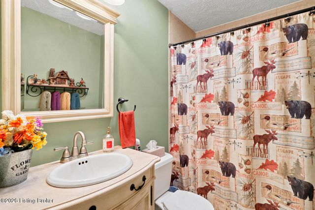 7000 Cochise Ct, Louisville, KY 40258