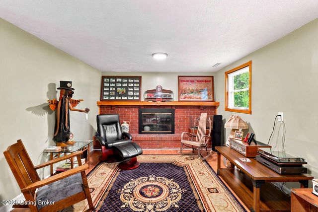 7000 Cochise Ct, Louisville, KY 40258