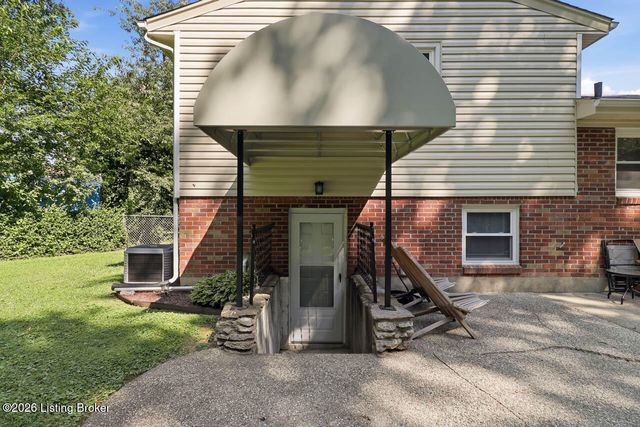 7000 Cochise Ct, Louisville, KY 40258