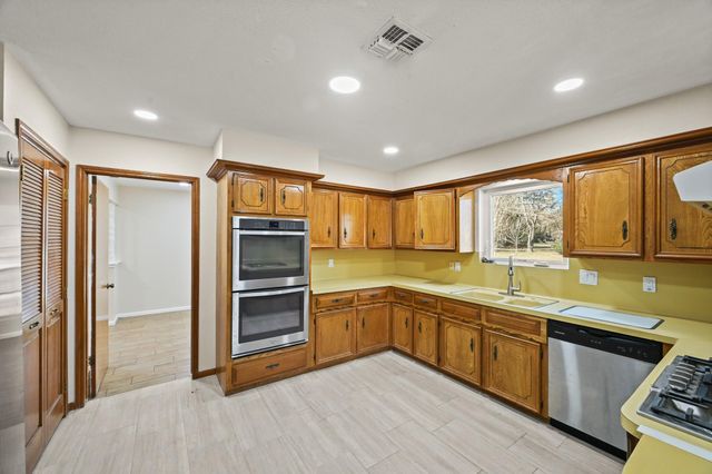 1307 Southern Hills Road, Houston, TX 77339