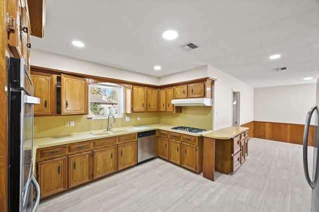 1307 Southern Hills Road, Houston, TX 77339