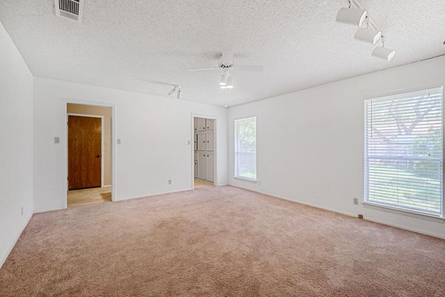 10604 School House LN, Austin, TX 78750