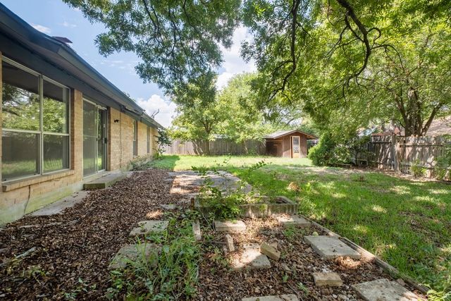 10604 School House LN, Austin, TX 78750