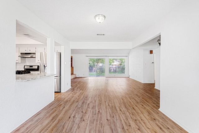 10604 School House LN, Austin, TX 78750