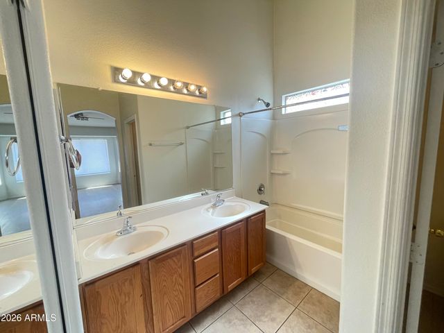 915 W BOWKER Street, Phoenix, AZ 85041