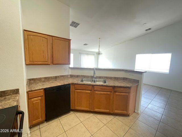 915 W BOWKER Street, Phoenix, AZ 85041