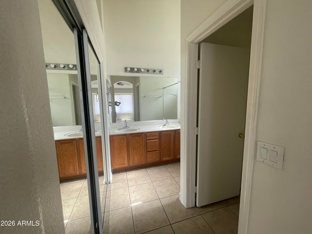 915 W BOWKER Street, Phoenix, AZ 85041