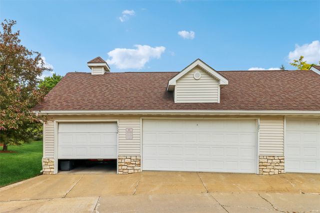 6255 Beechtree Drive 1302, West Des Moines, IA 50266