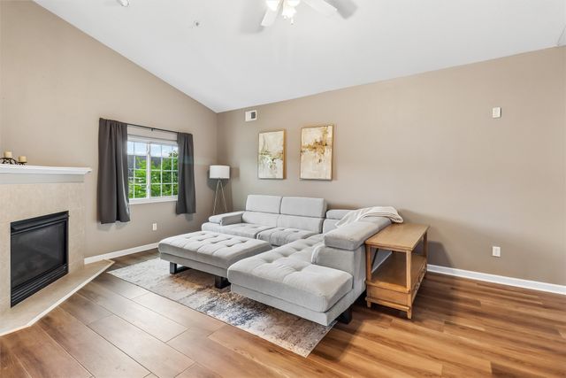 6255 Beechtree Drive 1302, West Des Moines, IA 50266