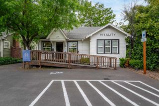 27 Crater Lake Avenue, Medford, OR 97504