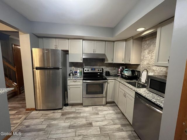 3 Chrisken Drive A, Bethlehem, NY 12077