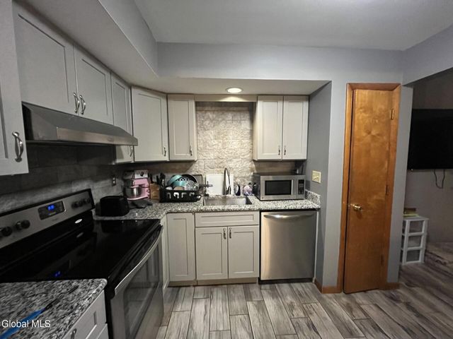 3 Chrisken Drive A, Bethlehem, NY 12077