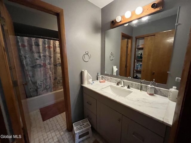 3 Chrisken Drive A, Bethlehem, NY 12077