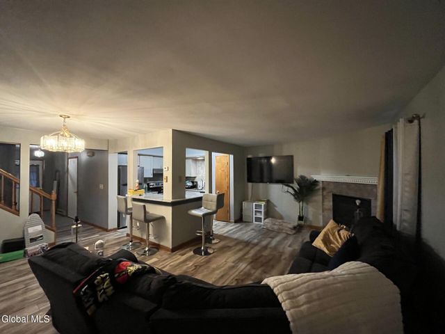 3 Chrisken Drive A, Bethlehem, NY 12077