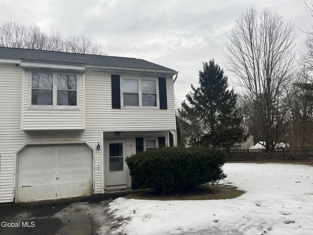 3 Chrisken Drive A, Bethlehem, NY 12077