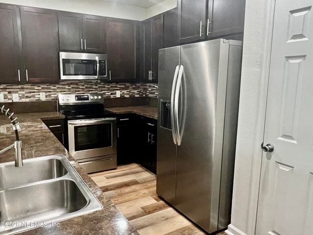 556 WORCESTER Court, Jacksonville, FL 32218