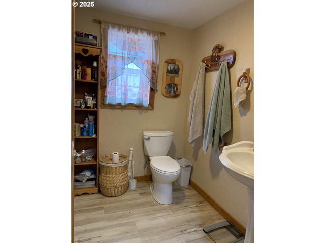 37881 WHEELER Rd, Dexter, OR 97431