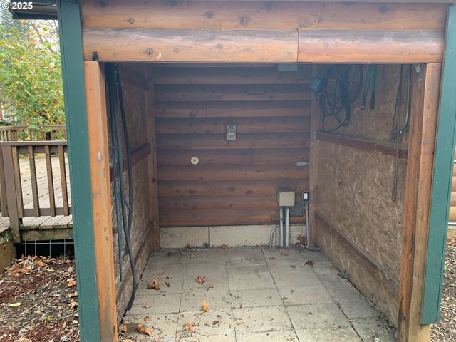 37881 WHEELER Rd, Dexter, OR 97431