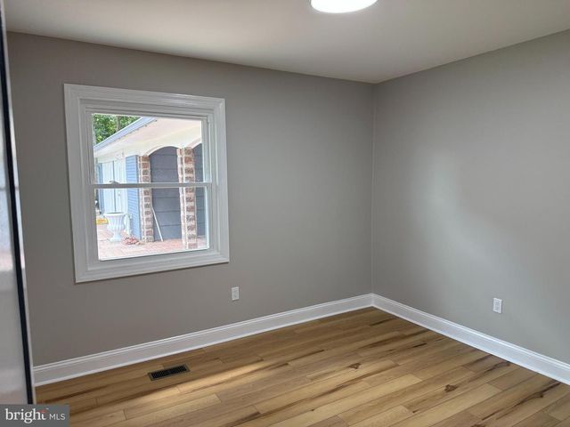4140 POINT HOLLOW LN, Fairfax, VA 22033