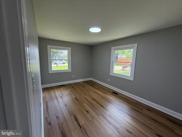 4140 POINT HOLLOW LN, Fairfax, VA 22033