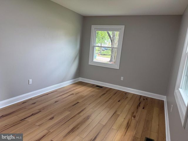 4140 POINT HOLLOW LN, Fairfax, VA 22033