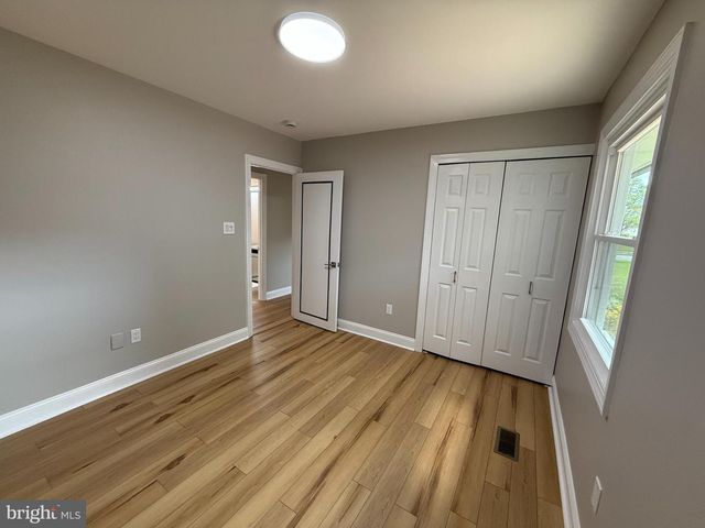 4140 POINT HOLLOW LN, Fairfax, VA 22033